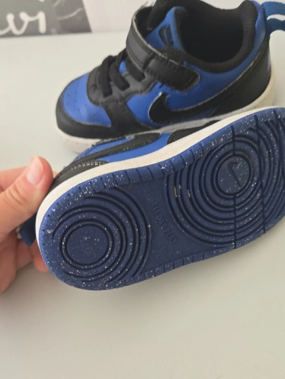 Nike Kids Low-Top Sneakers in Black and Blue - Velcro Closure